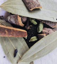 Load image into Gallery viewer, SpiceFix Bay Leaves mixed with SpiceFix Cinnamon Sticks, Cloves and Tellicherry Black Peppercorns