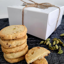 Load image into Gallery viewer, cookies featuring SpiceFix cardamom powder and nutmeg powder