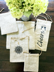 SpiceFix gift jute bags displayed in different sizes. printed and plain