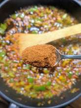 Load image into Gallery viewer, SpiceFix Garam Masala blend being used in creating delicious curry 
