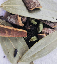 Load image into Gallery viewer, SpiceFix Bay Leaves mixed with SpiceFix Cinnamon Sticks, Cloves and Tellicherry Black Peppercorns
