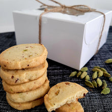 Load image into Gallery viewer, cookies featuring SpiceFix cardamom powder and nutmeg powder 
