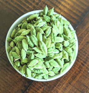 SpiceFix premium whole green cardamom pods in a bowl