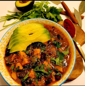Bowl of Mexican style vegetarian chili made with SpiceFix Coriander-Cumin powder blend 